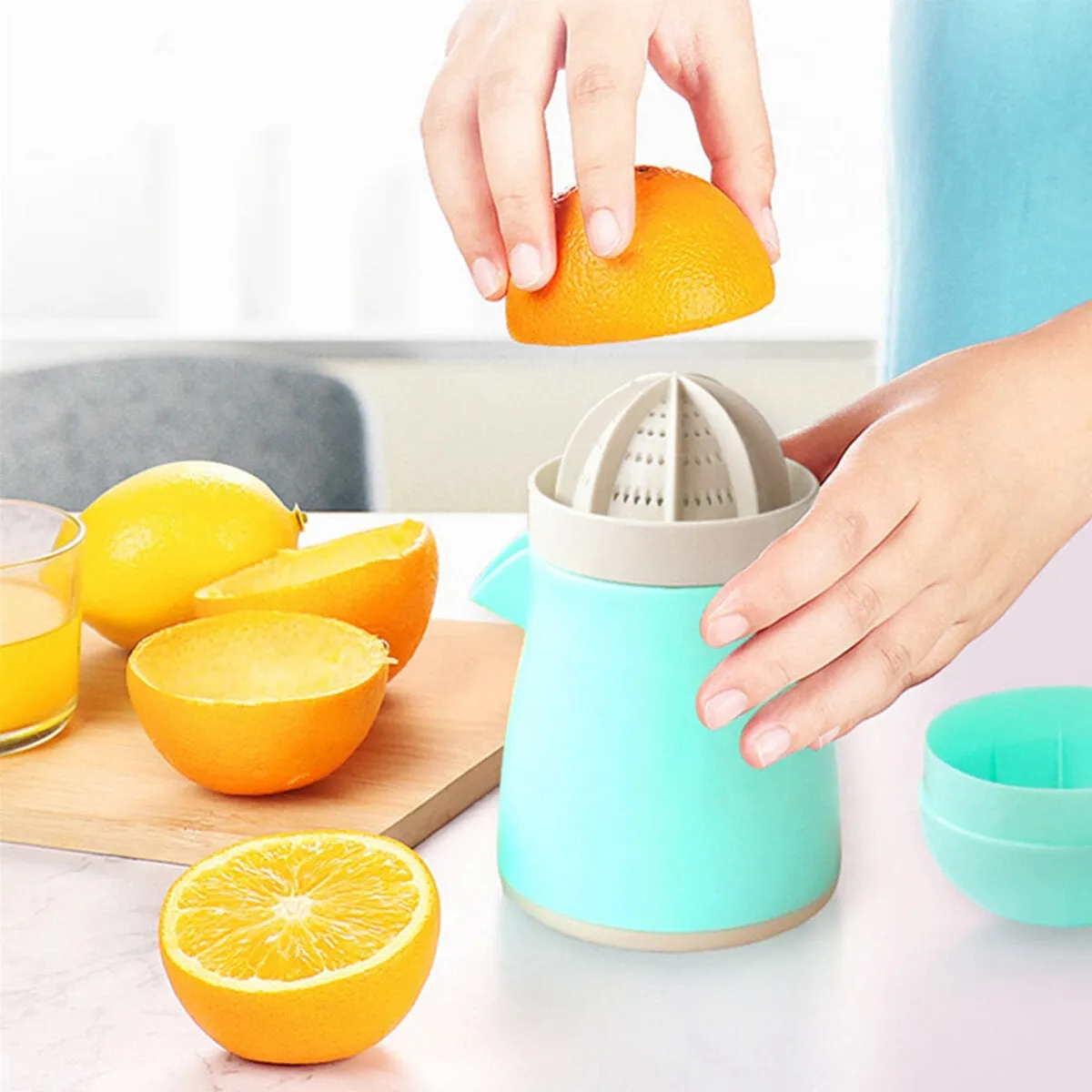 2-in-1 Manual Juicer Citrus Juicer Squeezer Cup Orange Lemon Squeezer