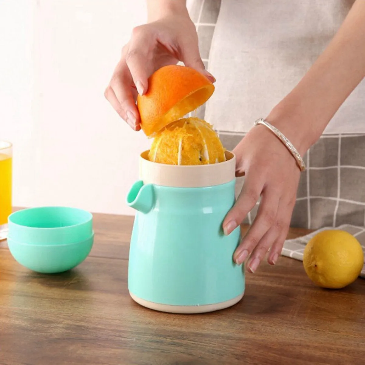 2-in-1 Manual Juicer Citrus Juicer Squeezer Cup Orange Lemon Squeezer