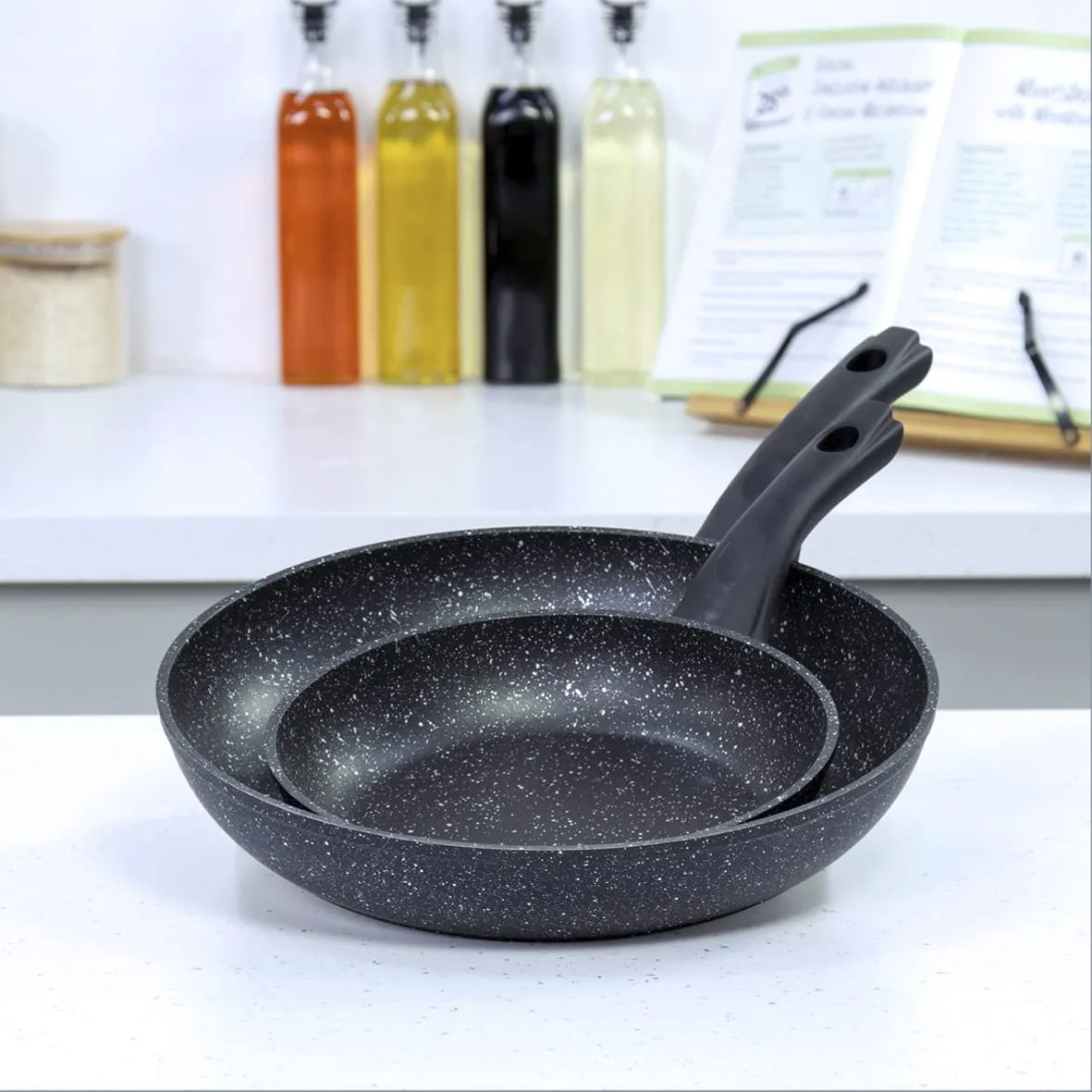 Blackmoor Pan Sets / 2, 3 and 4 Piece Sets / 2 Colours/Non-Stick/Cool-Touch Handles/Scratch Resistant/Suitable for Induction, Electric and Gas Hobs (Black, 2 Piece Frying Pan)