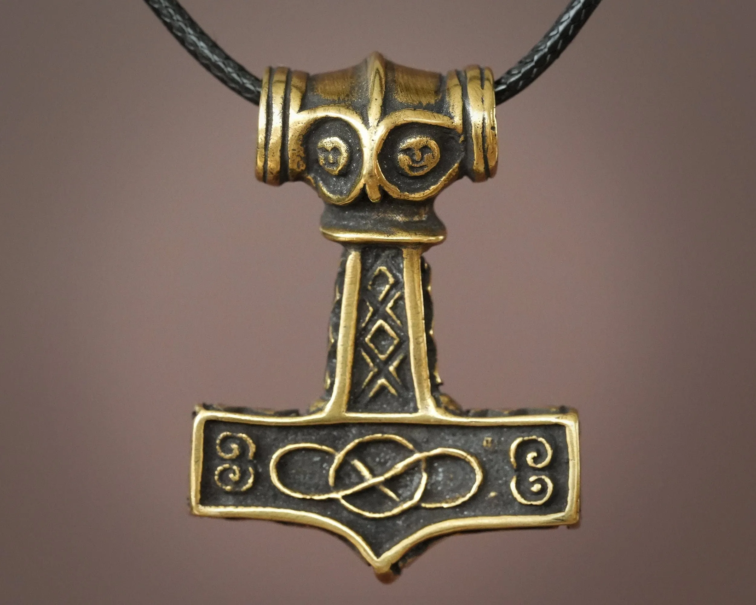 Handmade Viking Norse Thors Hammer Mjolnir Thor Pendant Necklace Jewery For Men And Women With Adjustable String