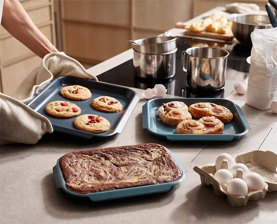 Nest™ Bake Non-Stick 3-piece Blue Baking Tray Set